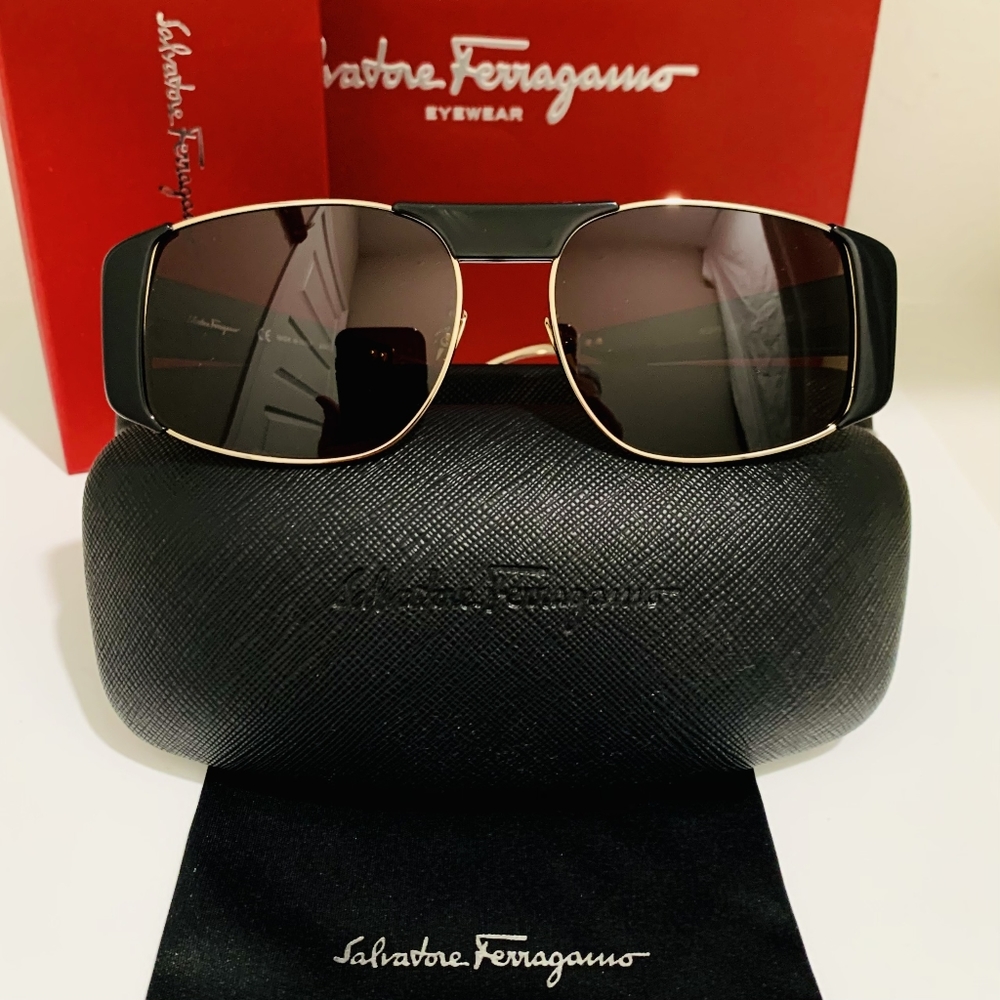 FERRAGAMO Sunglasses Style SF267S in Black & Gold